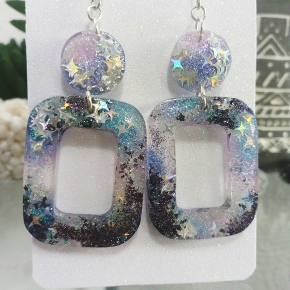 Galaxy glitter dangle resin earrings - Picture 3 of 8